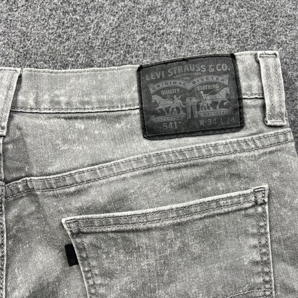 Levi's 541 Denim Shorts Mens 34 Grey Acid Wash Athletic Taper Cut Off Raw Hem - Picture 14 of 16
